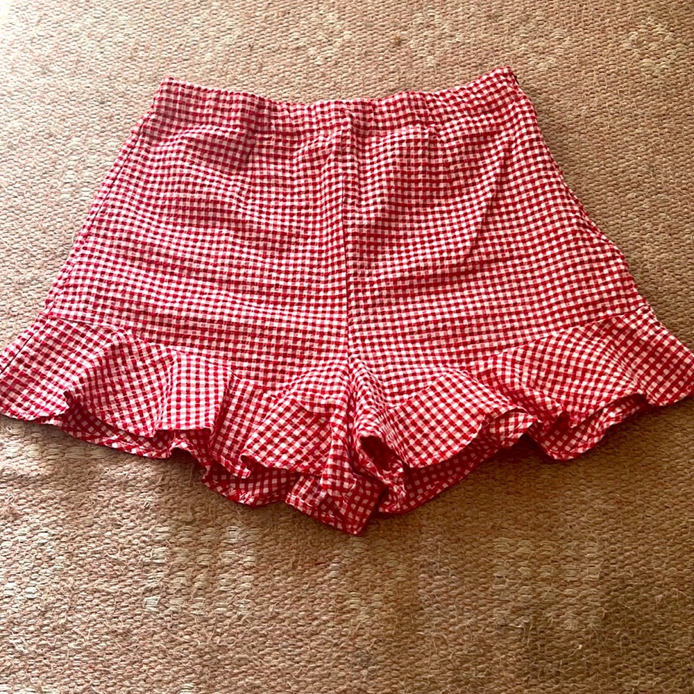 Zara Red and white pleated shorts